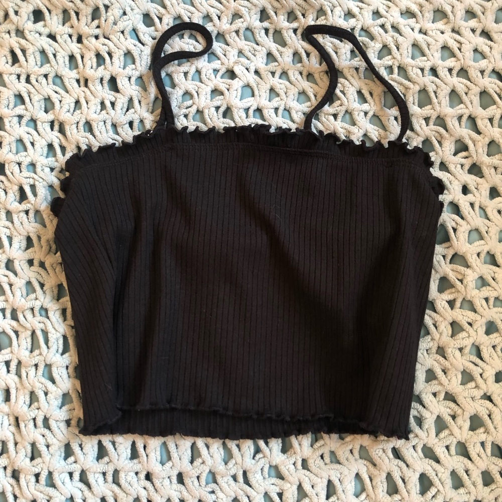 FOREVER 21 BLACK RIBBED RUFFLE CROP TOP